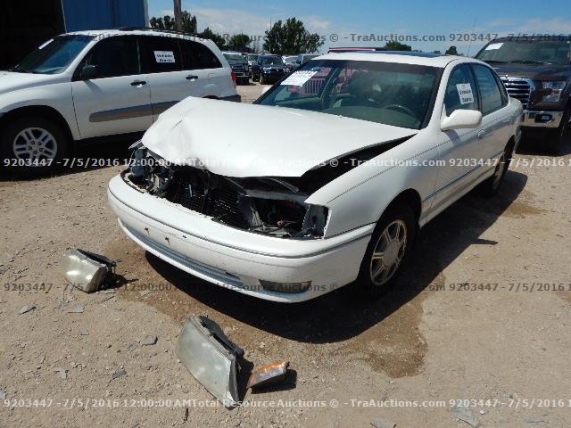 4T1BF18BXWU270644 - 1998 TOYOTA AVALON XL/ WHITE photo 1