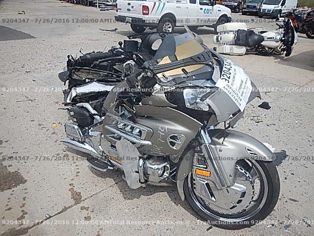 1HFSC47033A207094 - 2003 HONDA GL1800 WHITE photo 2