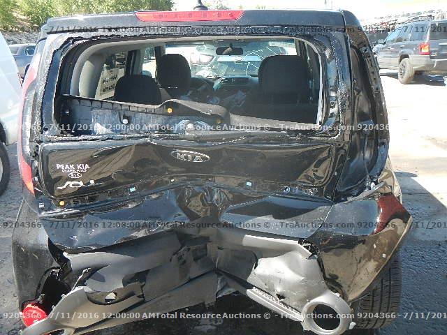 KNDJN2A23G7829499 - 2016 KIA SOUL BLACK photo 15