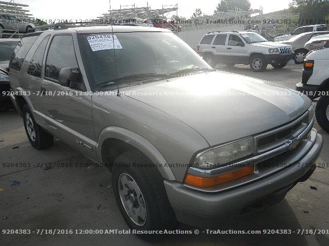 1GNCT18X34K103281 - 2004 CHEVROLET BLAZER GRAY photo 2