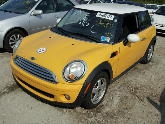 WMWMF33569TU72642 - 2009 MINI COOPER YELLOW photo 2