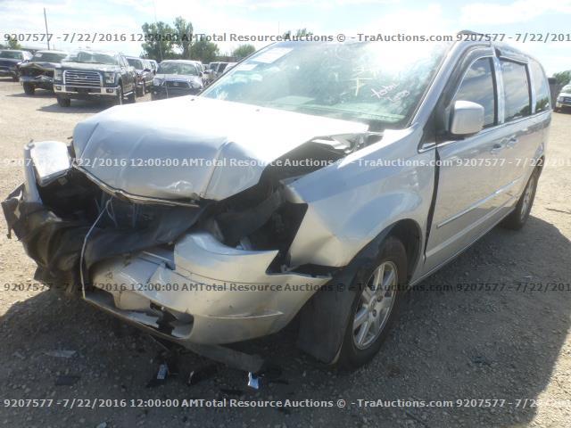 2A4RR5D16AR243228 - 2010 CHRYSLER TOWN & COU SILVER photo 1