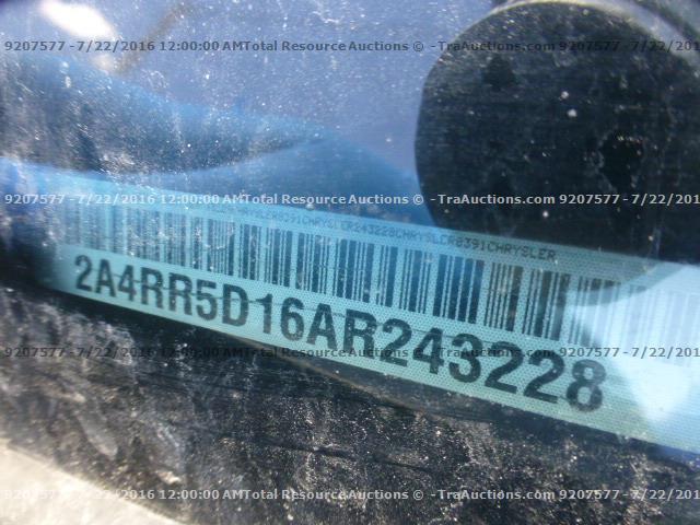 2A4RR5D16AR243228 - 2010 CHRYSLER TOWN & COU SILVER photo 11