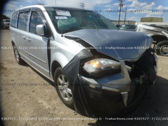 2A4RR5D16AR243228 - 2010 CHRYSLER TOWN & COU SILVER photo 2