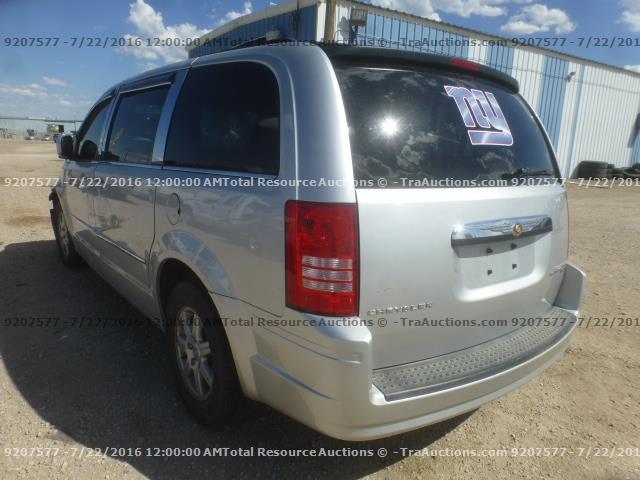 2A4RR5D16AR243228 - 2010 CHRYSLER TOWN & COU SILVER photo 4
