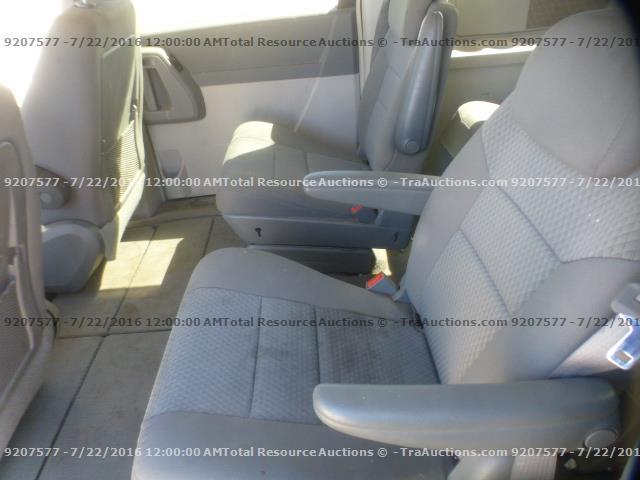 2A4RR5D16AR243228 - 2010 CHRYSLER TOWN & COU SILVER photo 6