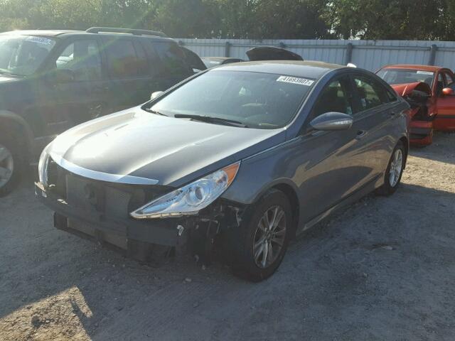 5NPEB4AC9EH941828 - 2014 HYUNDAI SONATA GRAY photo 2