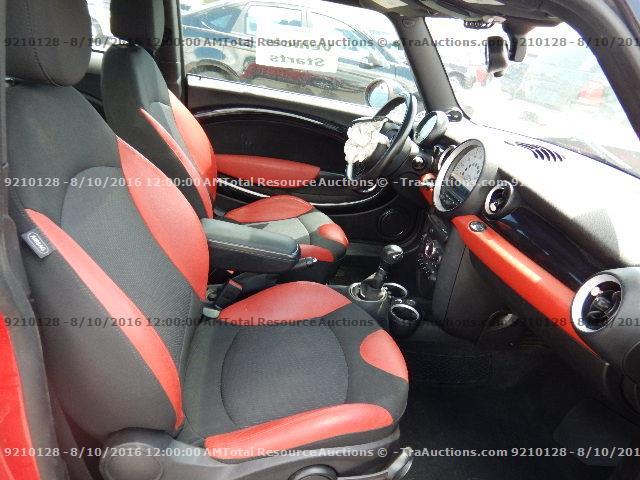 WMWSU3C53BTX95632 - 2011 MINI COOPER RED photo 5