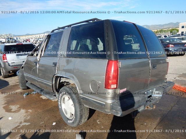 1GNEK13R9XJ376658 - 1999 CHEVROLET TAHOE K150 GRAY photo 4