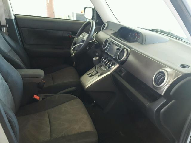 JTLZE4FE4DJ039777 - 2013 TOYOTA SCION XB Silber Foto 5
