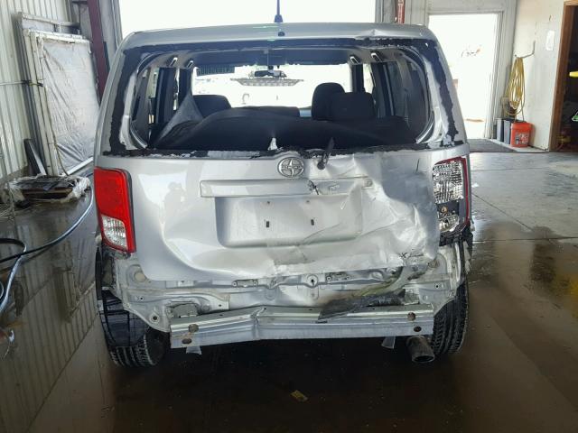 JTLZE4FE4DJ039777 - 2013 TOYOTA SCION XB Silber Foto 9