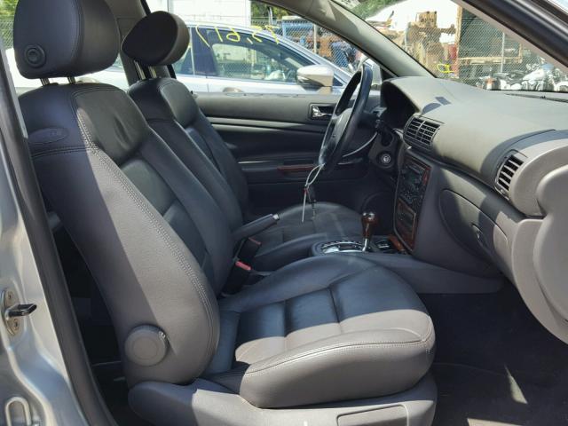 WVWWU63B05E136606 - 2005 VOLKSWAGEN PASSAT GLX SILVER photo 5