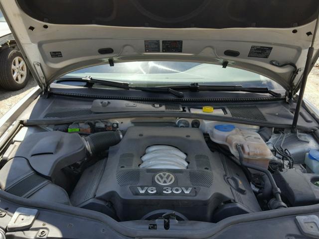WVWWU63B05E136606 - 2005 VOLKSWAGEN PASSAT GLX SILVER photo 7