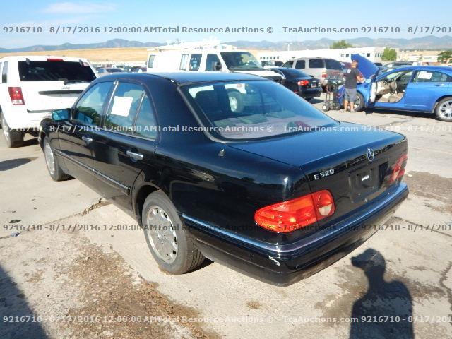 WDBJF55F5TJ020657 - 1996 MERCEDES-BENZ E320 BLACK photo 4