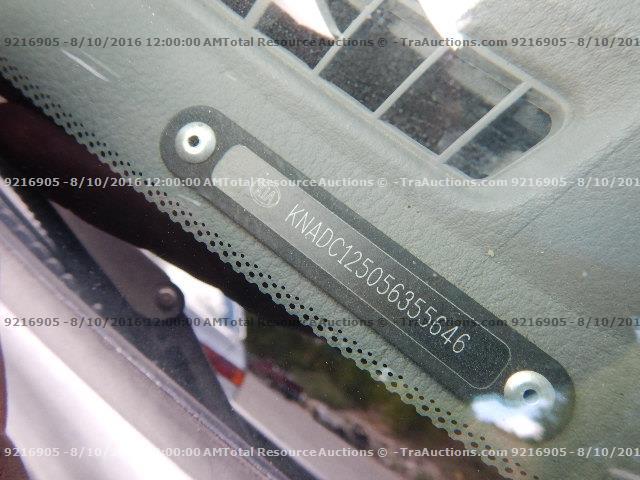 KNADC125056355646 - 2005 KIA RIO SILVER photo 11