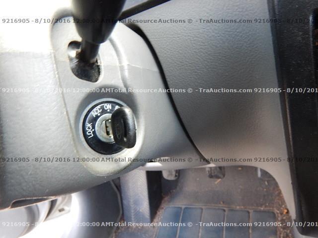 KNADC125056355646 - 2005 KIA RIO SILVER photo 13