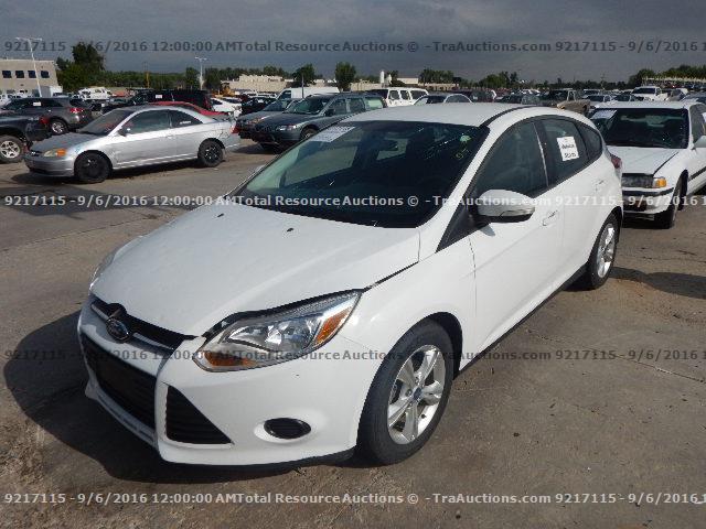 1FADP3K25DL278562 - 2013 FORD FOCUS SE WHITE photo 1