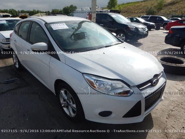 1FADP3K25DL278562 - 2013 FORD FOCUS SE WHITE photo 2