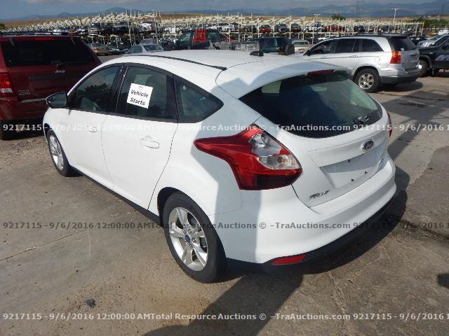 1FADP3K25DL278562 - 2013 FORD FOCUS SE WHITE photo 4