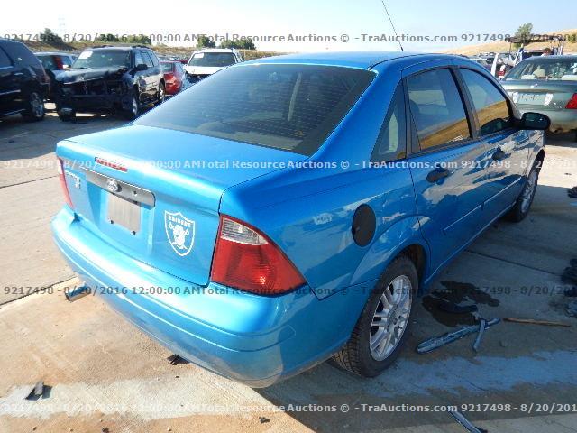 1FAFP34N07W111822 - 2007 FORD FOCUS ZX4 BLUE photo 3