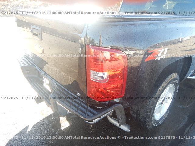 1GCRKSE33BZ146052 - 2011 CHEVROLET SILVERADO BLACK photo 17