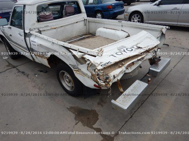 JT4RN34S0B0024422 - 1981 TOYOTA PICKUP 1/2 WHITE photo 13