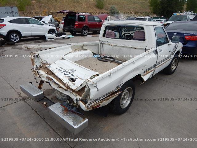 JT4RN34S0B0024422 - 1981 TOYOTA PICKUP 1/2 WHITE photo 3