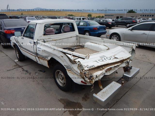 JT4RN34S0B0024422 - 1981 TOYOTA PICKUP 1/2 WHITE photo 4