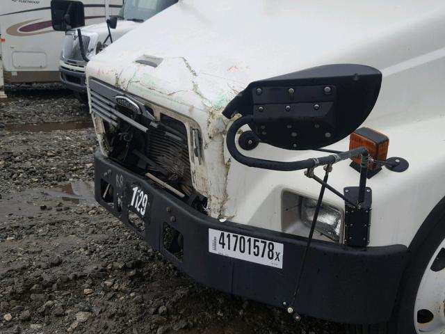 4UZAAXAK82CK11129 - 2002 FREIGHTLINER CHASSIS FS WHITE photo 9