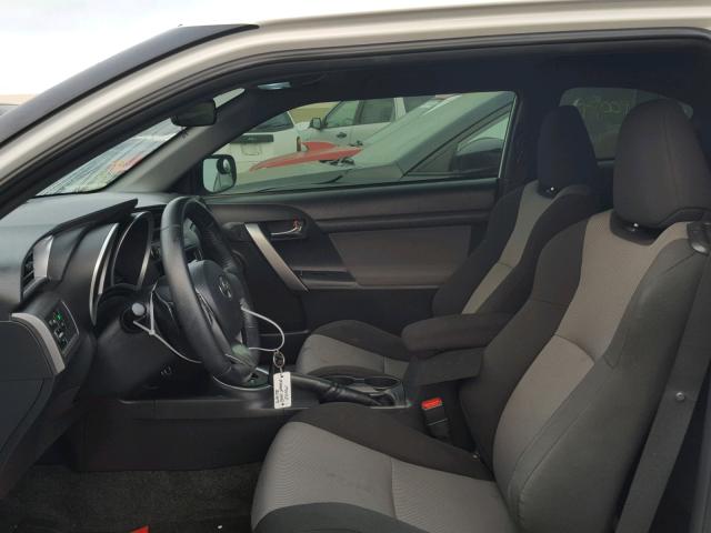 JTKJF5C74GJ016241 - 2016 TOYOTA SCION TC 白色 照片 5