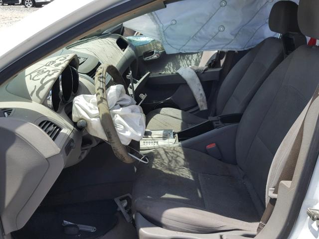 1G1ZG57B69F181860 - 2009 CHEVROLET MALIBU LS WHITE photo 5