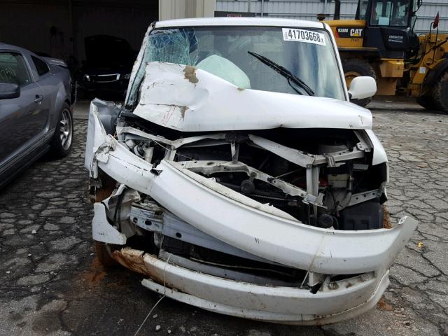 JTLKT324850185346 - 2005 TOYOTA SCION XB Ақ фото 9