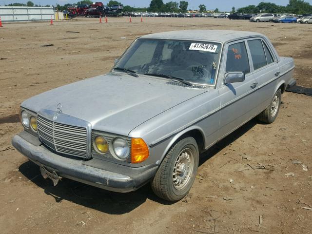 WDBAB33A1CB009222 - 1982 MERCEDES-BENZ 300 DT SILVER photo 2