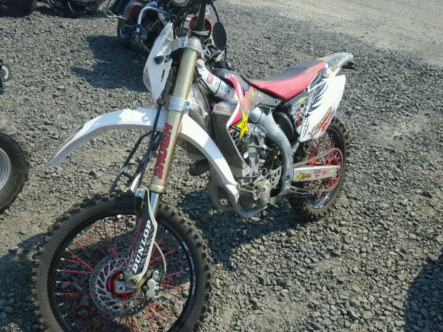 JH2PE05305M307842 - 2005 HONDA CRF450 R WHITE photo 2