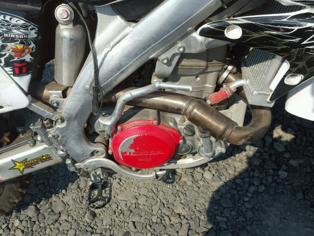 JH2PE05305M307842 - 2005 HONDA CRF450 R WHITE photo 7