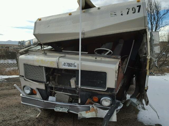 H41CN1S375892 - 1972 WINNEBAGO CHIEFTAIN WHITE photo 10