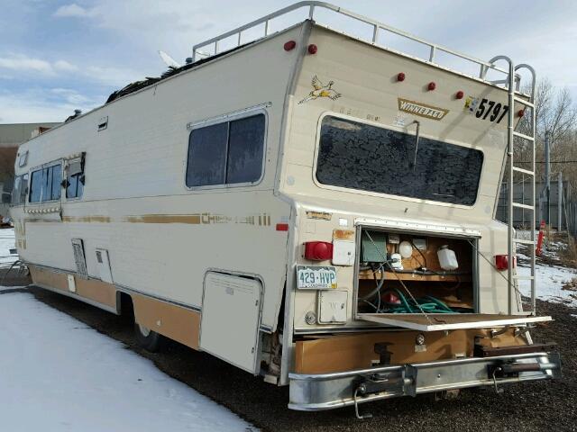 H41CN1S375892 - 1972 WINNEBAGO CHIEFTAIN WHITE photo 3