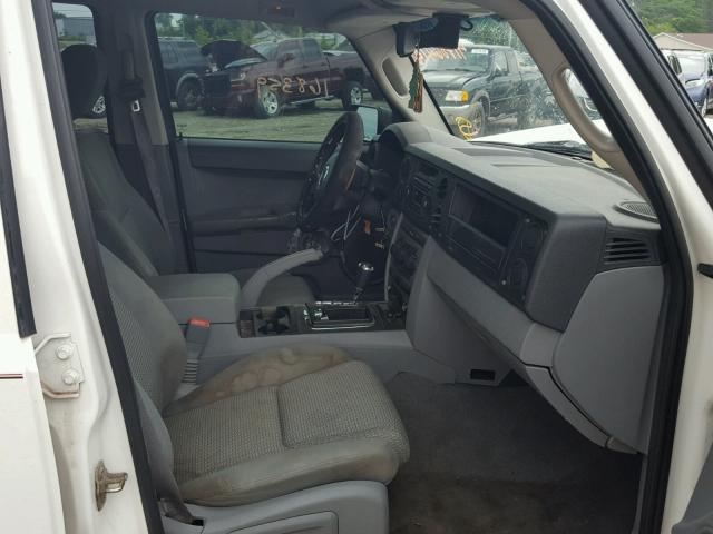 1J8HG48NX6C232160 - 2006 JEEP COMMANDER WHITE photo 5