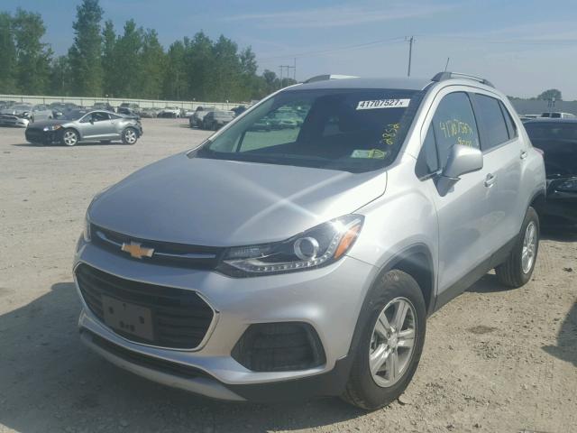 3GNCJPSBXHL212430 - 2017 CHEVROLET TRAX 1LT SILVER photo 2