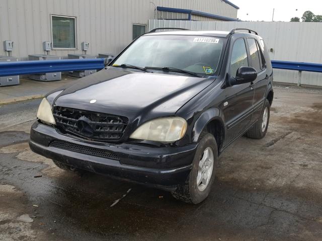 4JGAB54E8YA196224 - 2000 MERCEDES-BENZ ML 320 BLACK photo 2