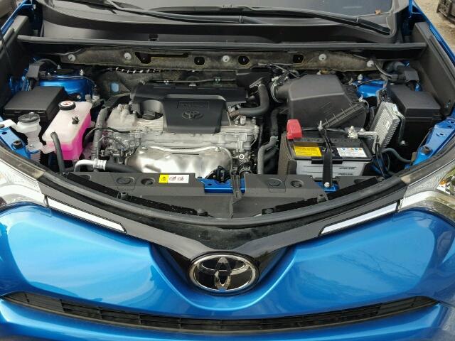 JTMZFREV5HJ134524 - 2017 TOYOTA RAV4 BLUE photo 7