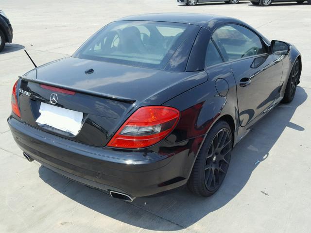 WDBWK54F29F194698 - 2009 MERCEDES-BENZ SLK 300 BLACK photo 4