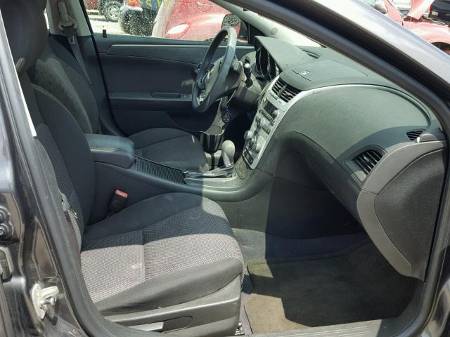 1G1ZC5EB1A4141569 - 2010 CHEVROLET MALIBU 1LT ნაცრისფერი ფოტო 5