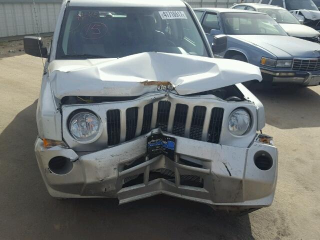 1J8FT28048D698952 - 2008 JEEP PATRIOT SILVER photo 9