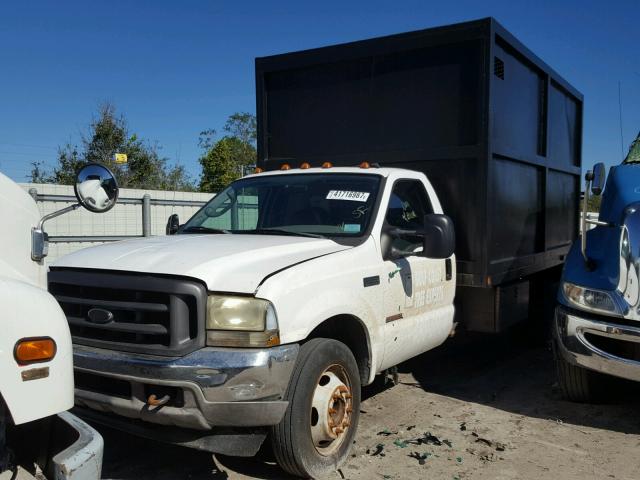 1FDAF56P94ED13394 - 2004 FORD F550 SUPER WHITE photo 2