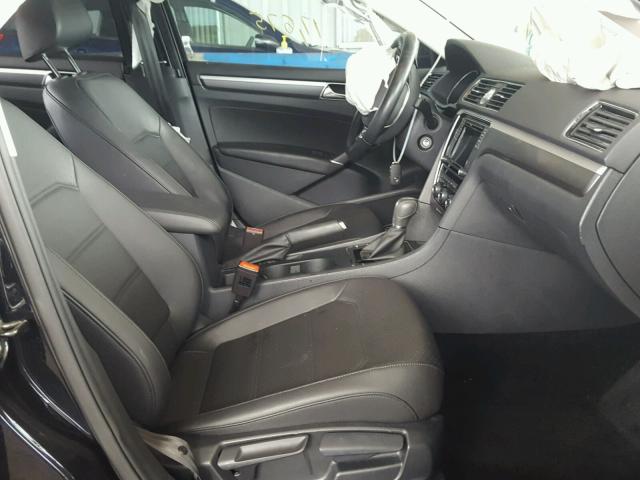 1VWDT7A33HC055429 - 2017 VOLKSWAGEN PASSAT R-L BLACK photo 5