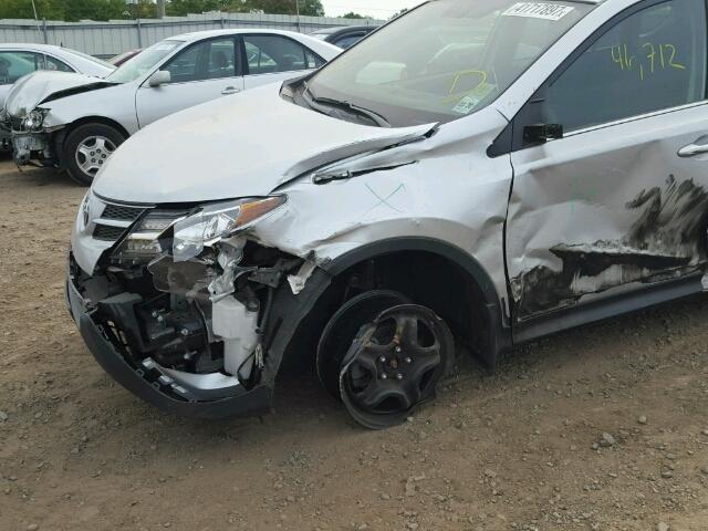 JTMBFREV3FD159757 - 2015 TOYOTA RAV4 LE SILVER photo 9