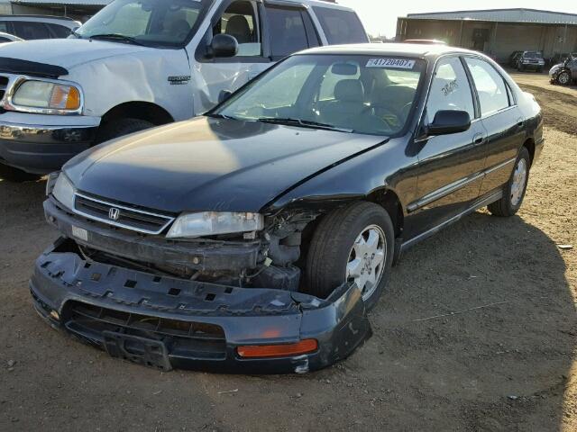 1HGCE6670VA013470 - 1997 HONDA ACCORD GREEN photo 2