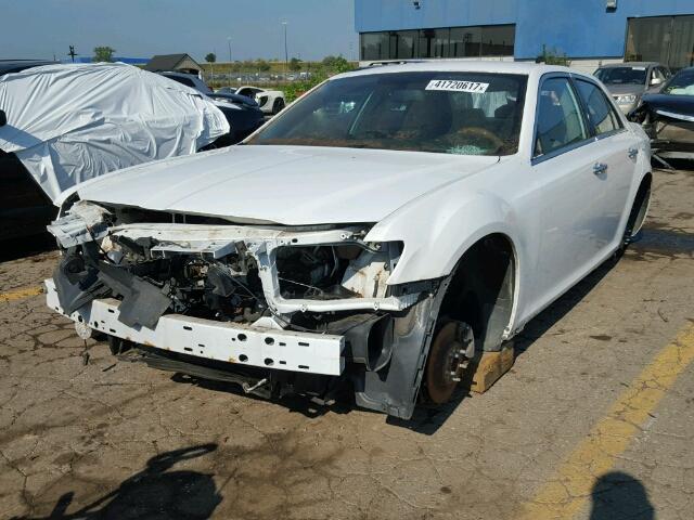 2C3CCAEGXDH606119 - 2013 CHRYSLER 300C WHITE photo 2