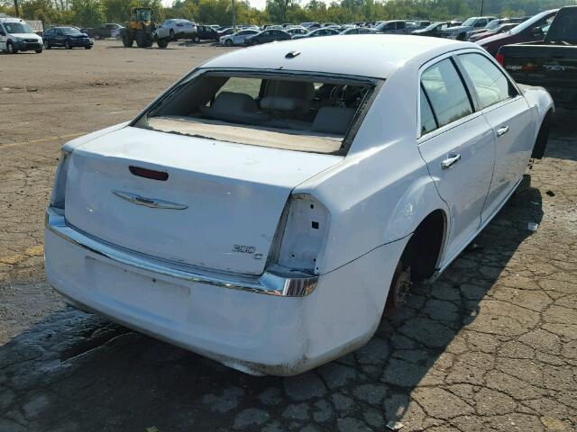 2C3CCAEGXDH606119 - 2013 CHRYSLER 300C WHITE photo 4